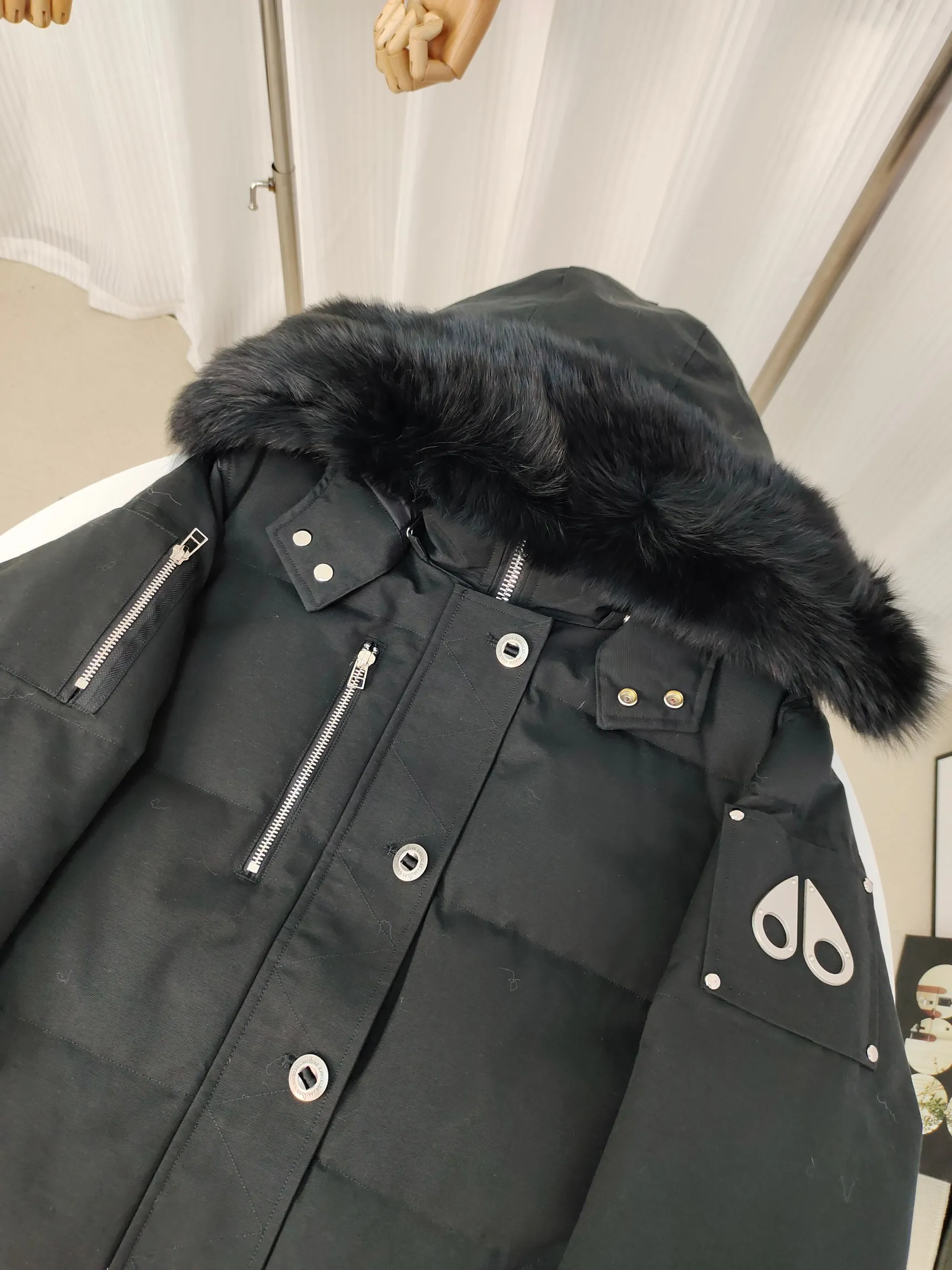 （ ）05 Moose Knuckles ， ins 、 、 。 ， ， ！ ， ， ， ！ Sizes: XS XL